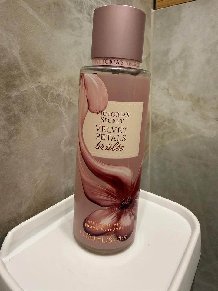 Victoria's Secret Парфюмированный мист Victoria’s Secret Velvet Petals Brûlée