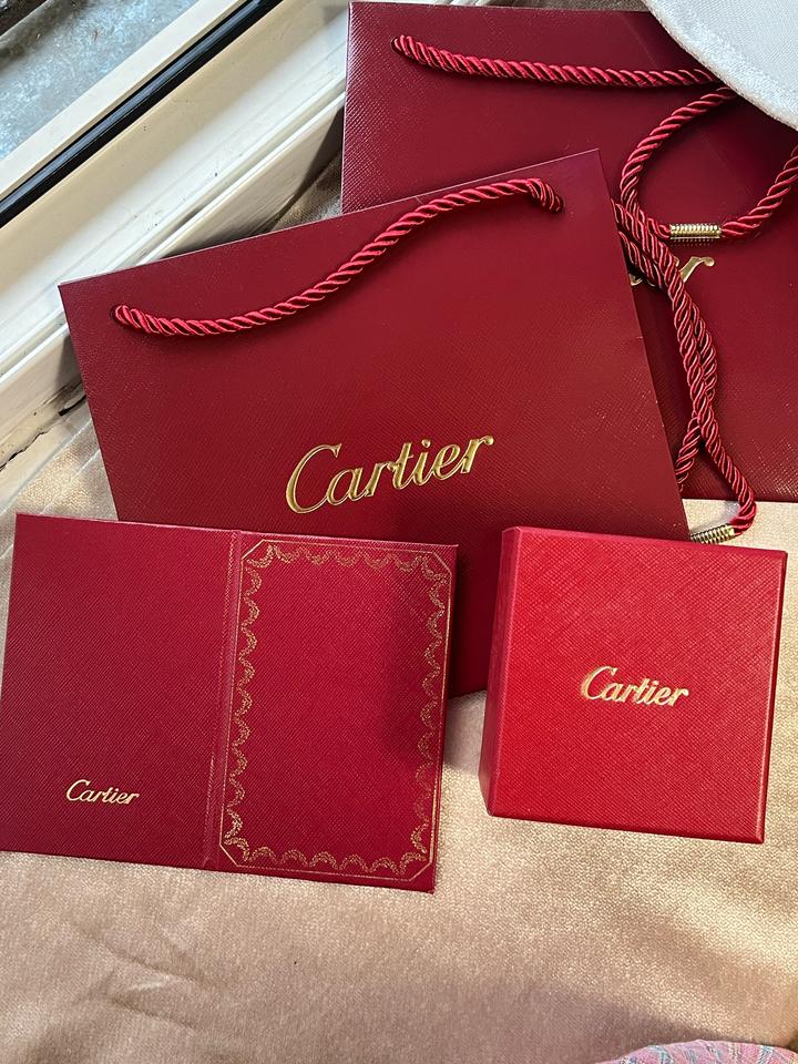 Фирменная упаковка Cartier: подарочные пакеты и шкатулка, серификат