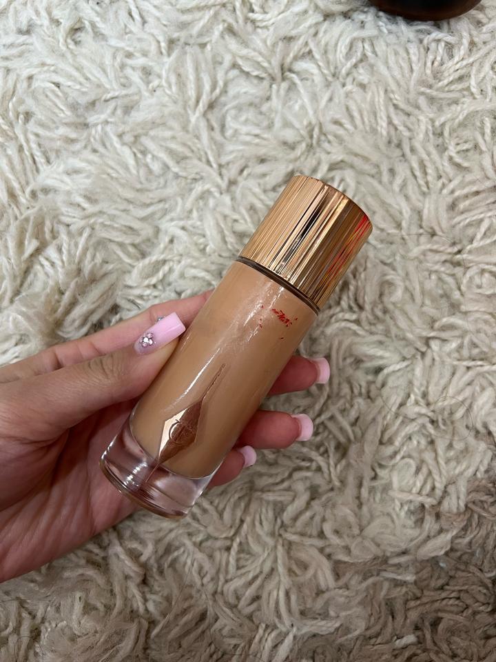 Сияющий флюид от Charlotte tilbury
