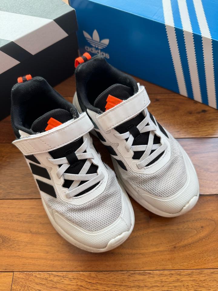 Кроссовки adidas на мальчика