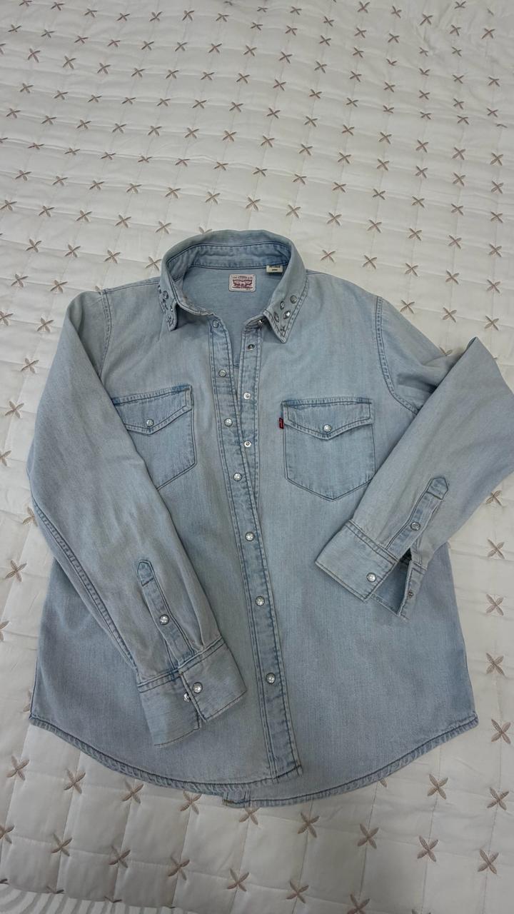 Levi's
