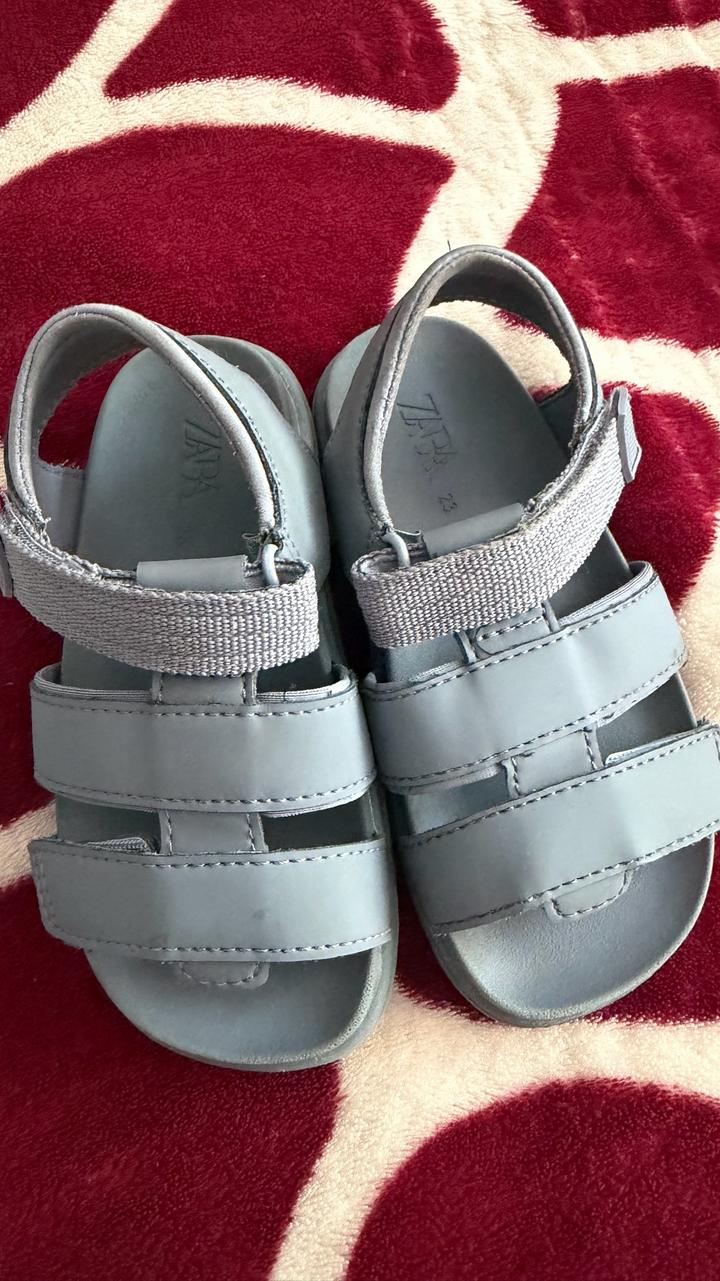 Сандалии Zara