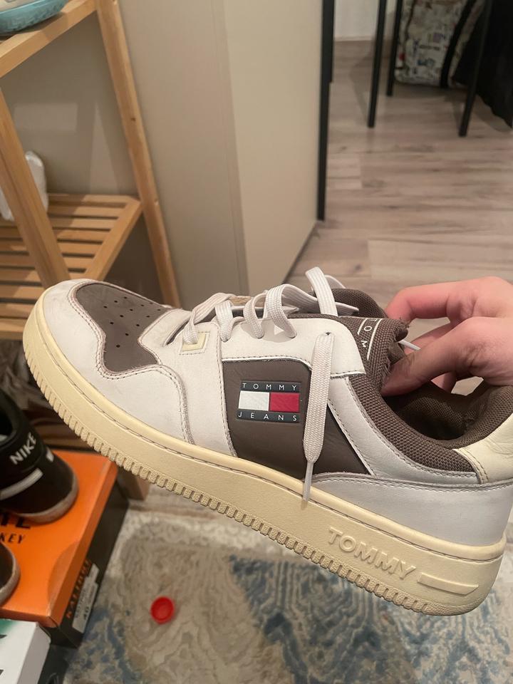 Tommy Hilfiger