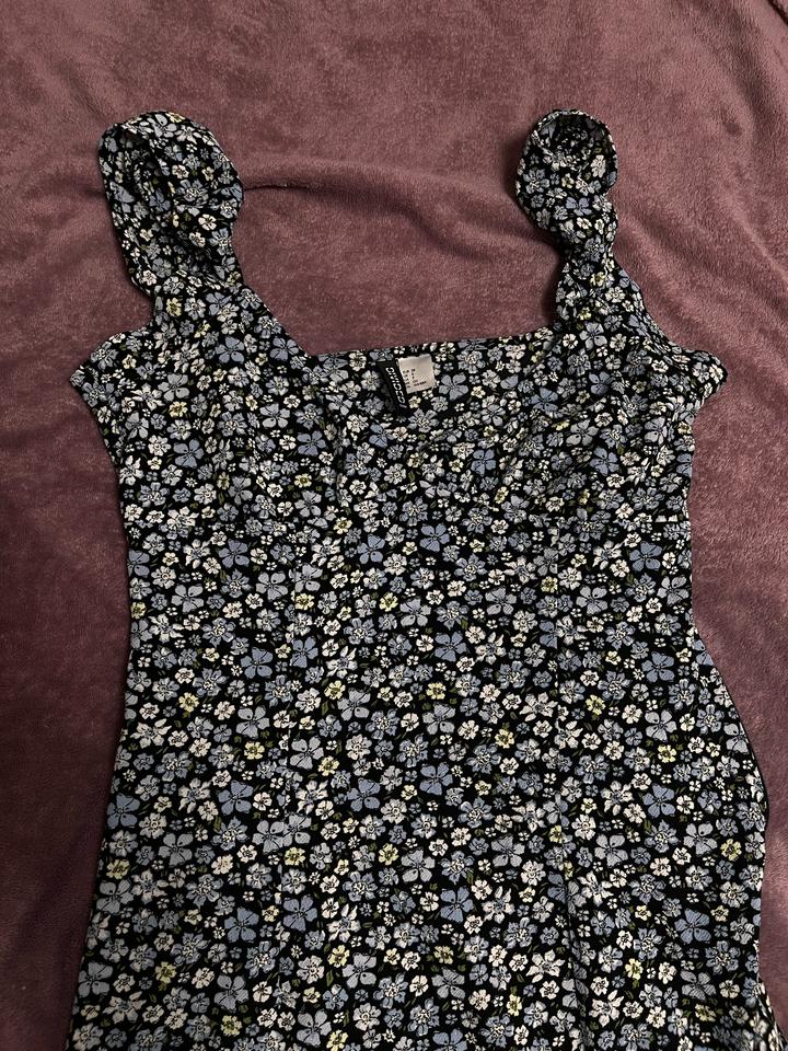 Платье H&M с цветочным принтом