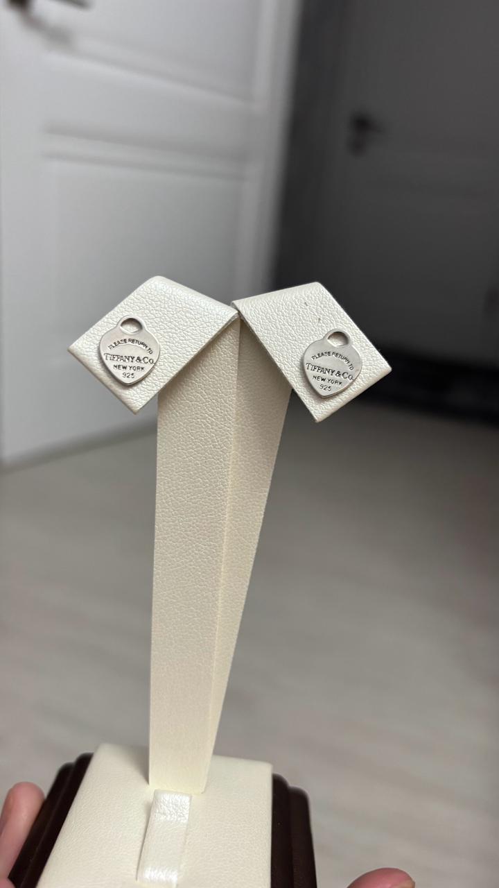 Tiffany & Co. Гвоздик серебро от Tiffany CO. Проба 925