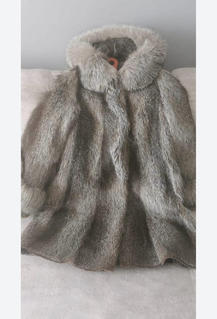 Шуба с капюшоном нутрия