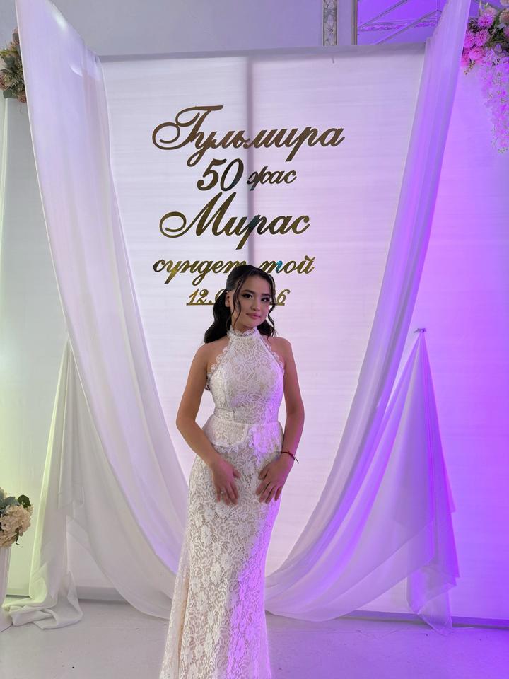 Кружевное вечернее платье