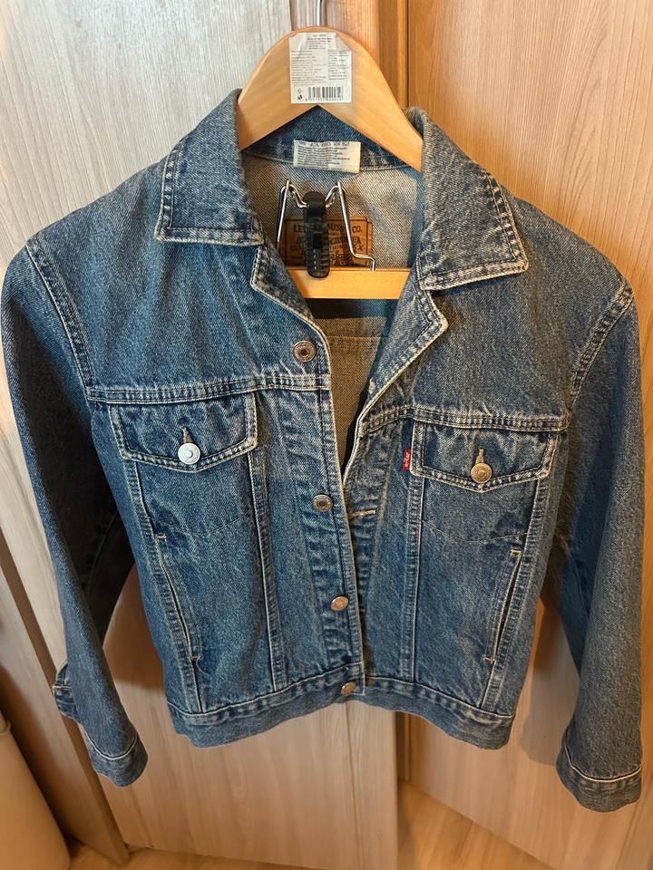 Levi's