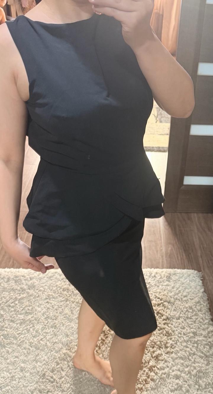 Denny rose Черное платье с баской