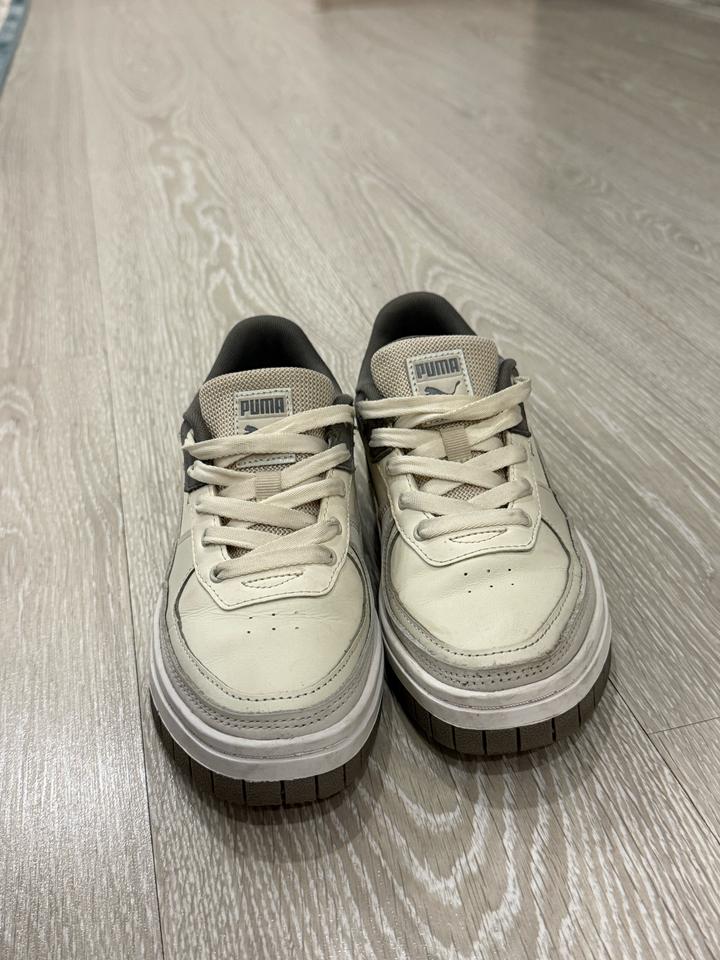 Светлые кроссовки puma