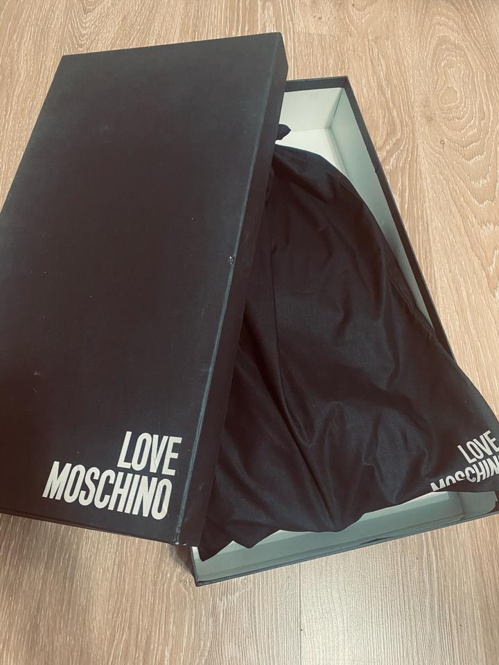 Love Moschino