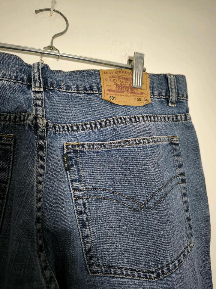 Levi's