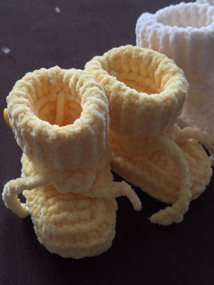 Вязаные детские пинетки (ручная работа)