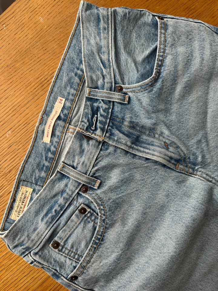 Джинсы Levi's