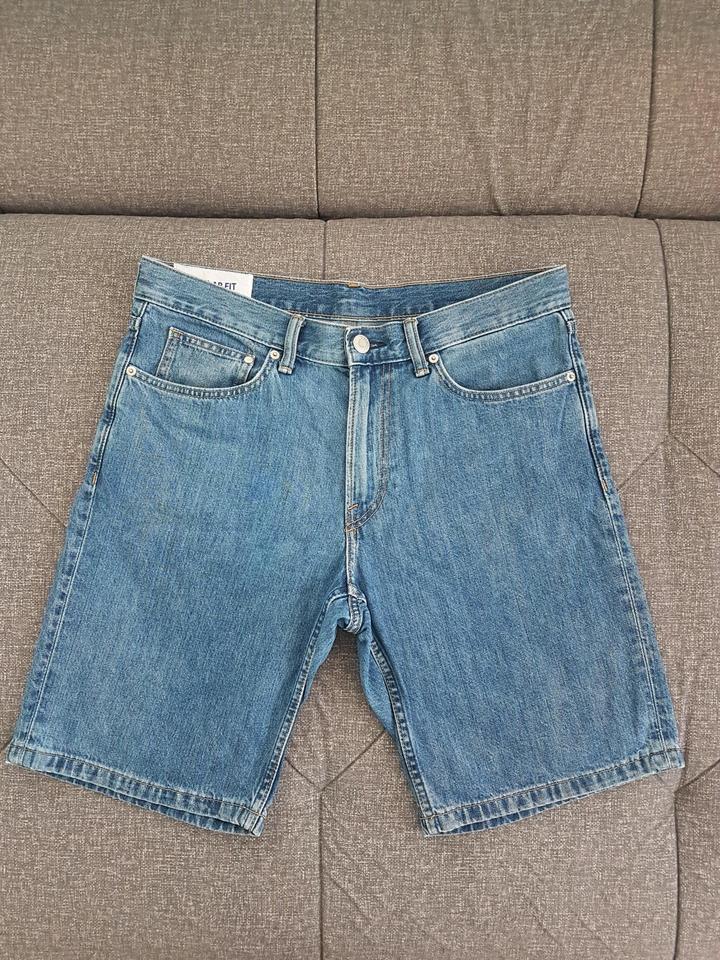 Мужские джинсовые шорты H&M Regular Fit, размер 32