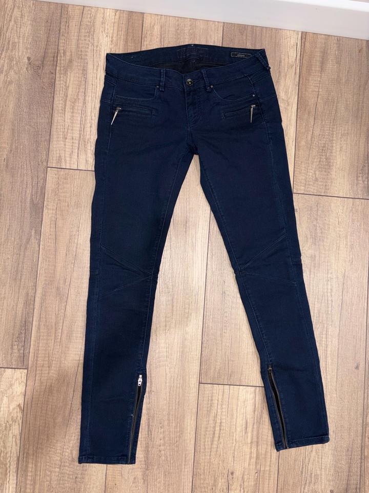 GUESS