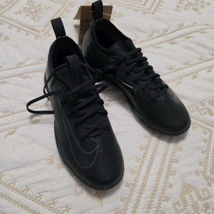 Детские футбольные кроссовки Nike