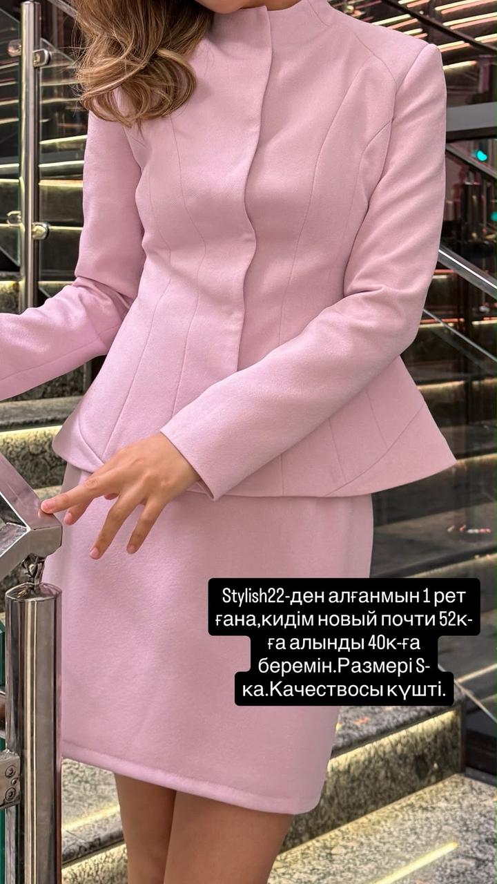 Женский костюм с жакетом и юбкой