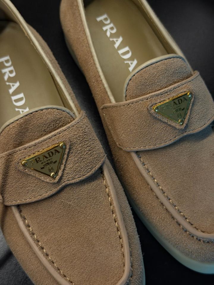 мокасины Prada из замши на платформе