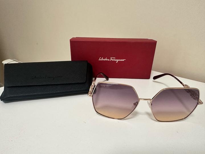 Солнцезащитные очки Salvatore Ferragamo