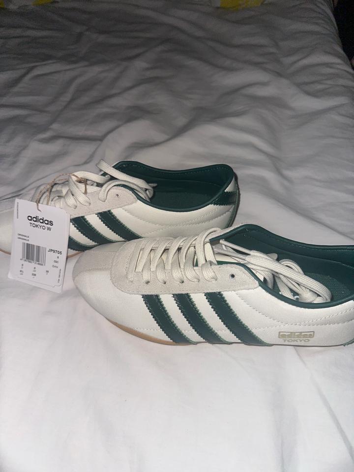 Кроссовки adidas Tokyo W