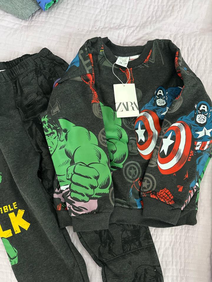 Костюм Zara с принтом Marvel