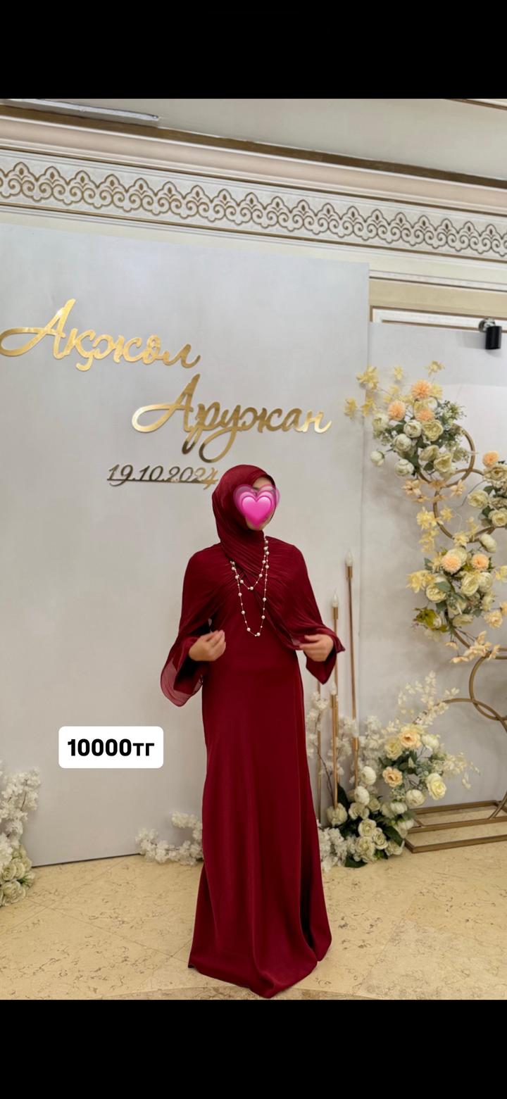 Бордовое платье для покрытых