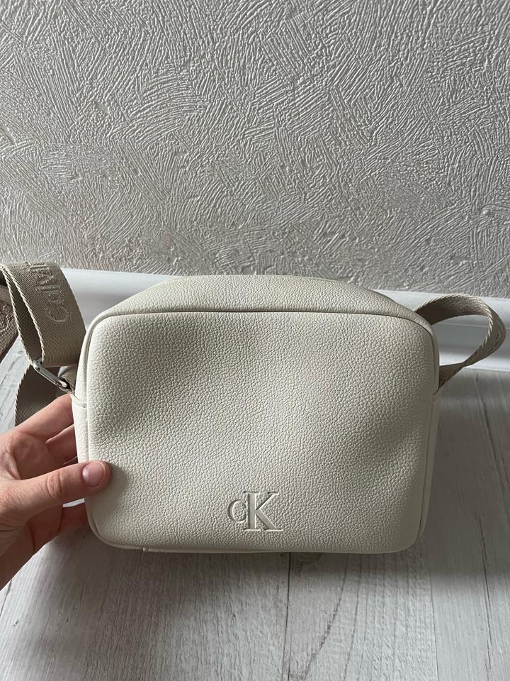 Сумка кросс-боди Calvin Klein