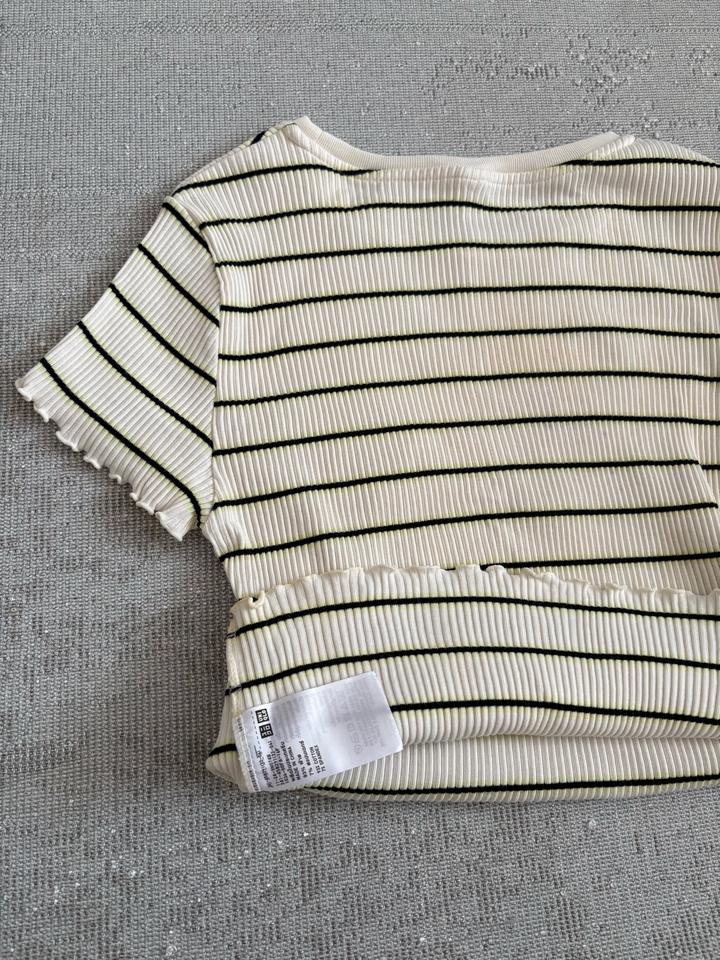 Укороченная футболка в полоску Uniqlo