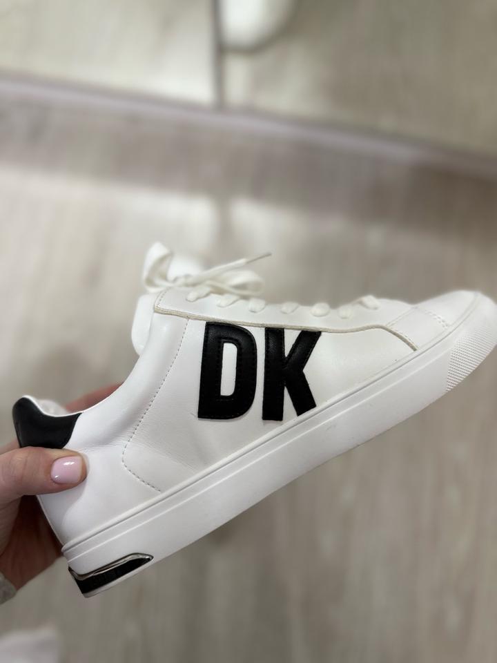DKNY