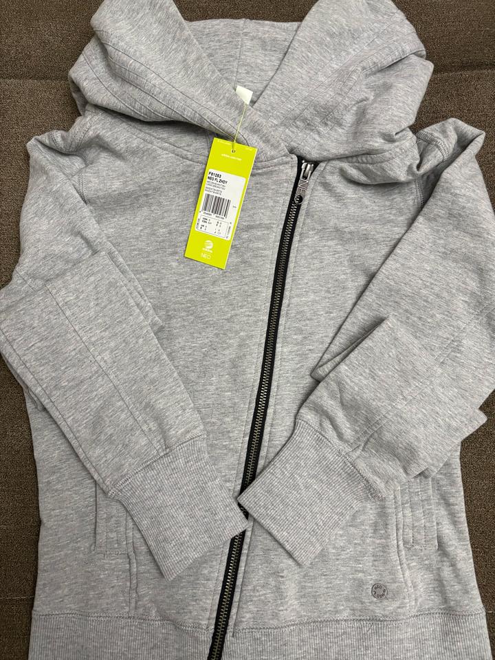 Продам новую толстовку adidas neo оригинал