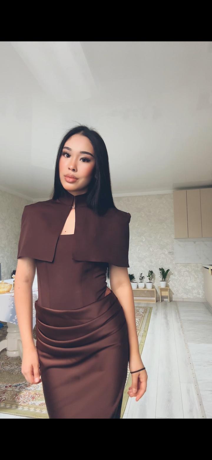 Платье миди с накидкой и корсетом