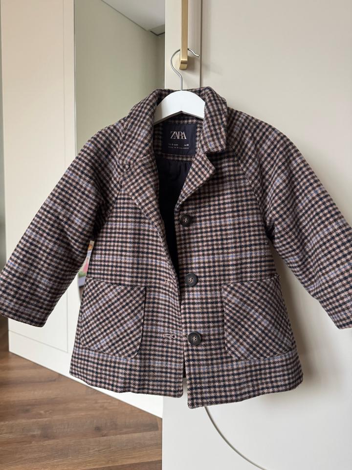 Пальто ZARA в клетку для девочки
