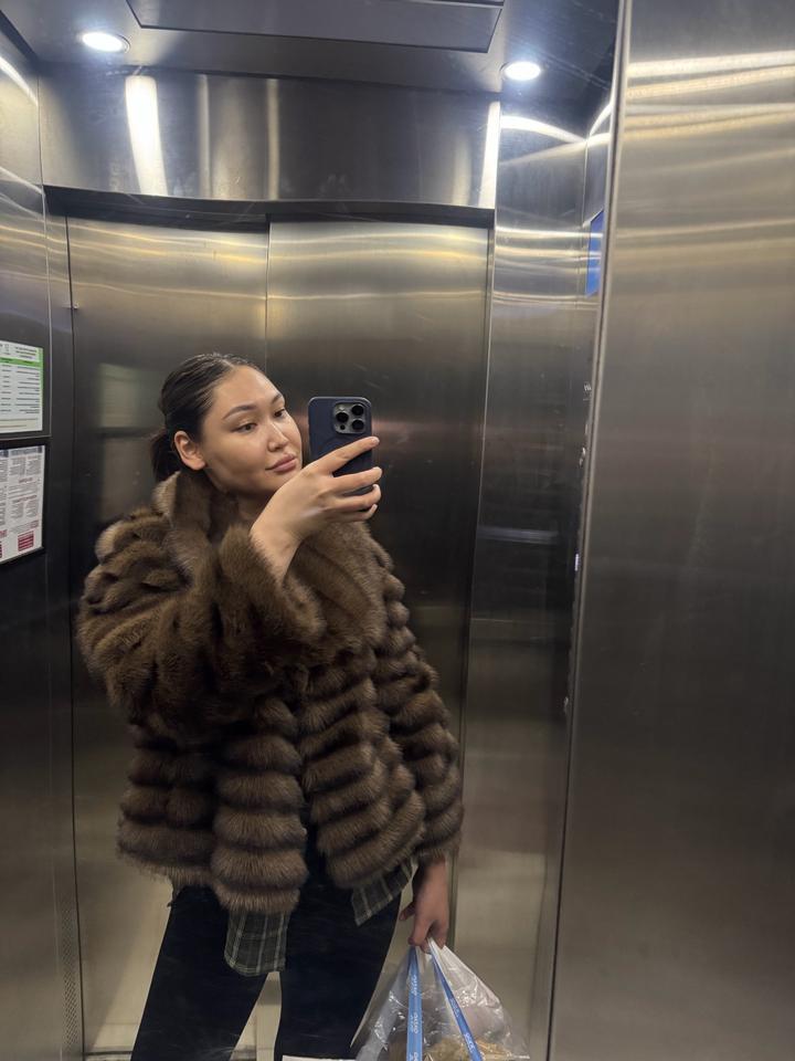 Продаю теплую шубу из искусственного меха. Надевала дважды