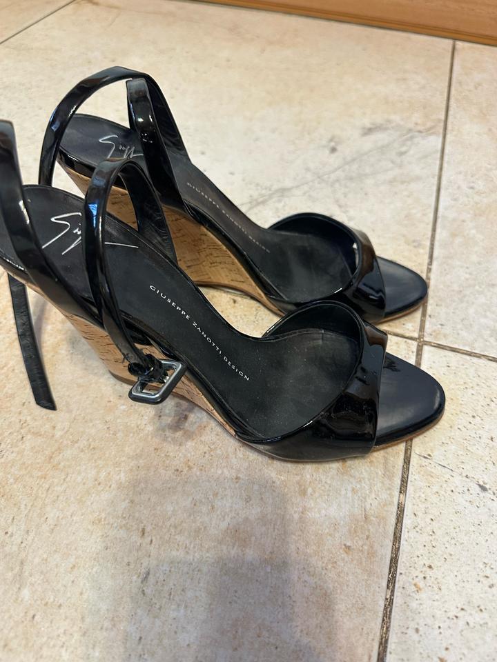 Босоножки Giuseppe Zanotti на танкетке