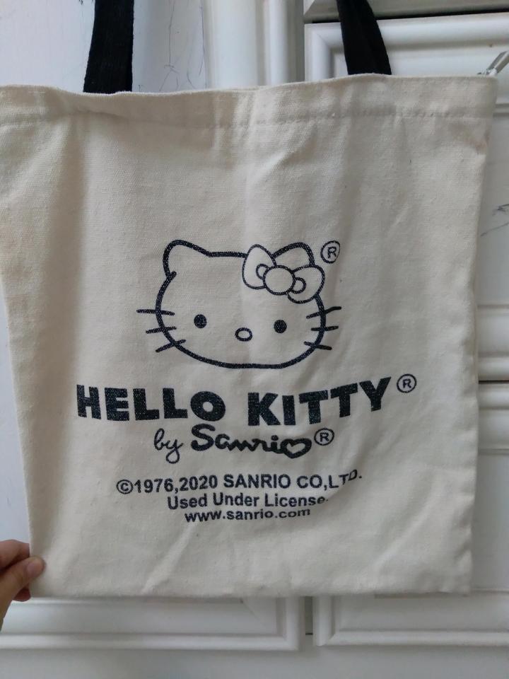 Hello kiti Шофер от хелло кити ,цвет бежывый