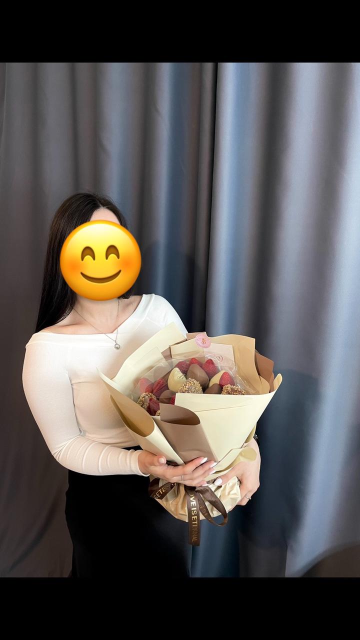Белый лонгслив с открытыми плечами
