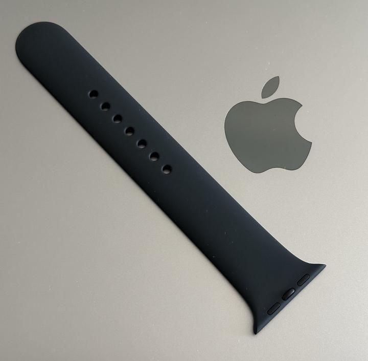 Спортивный чёрный ремешок для Apple Watch
