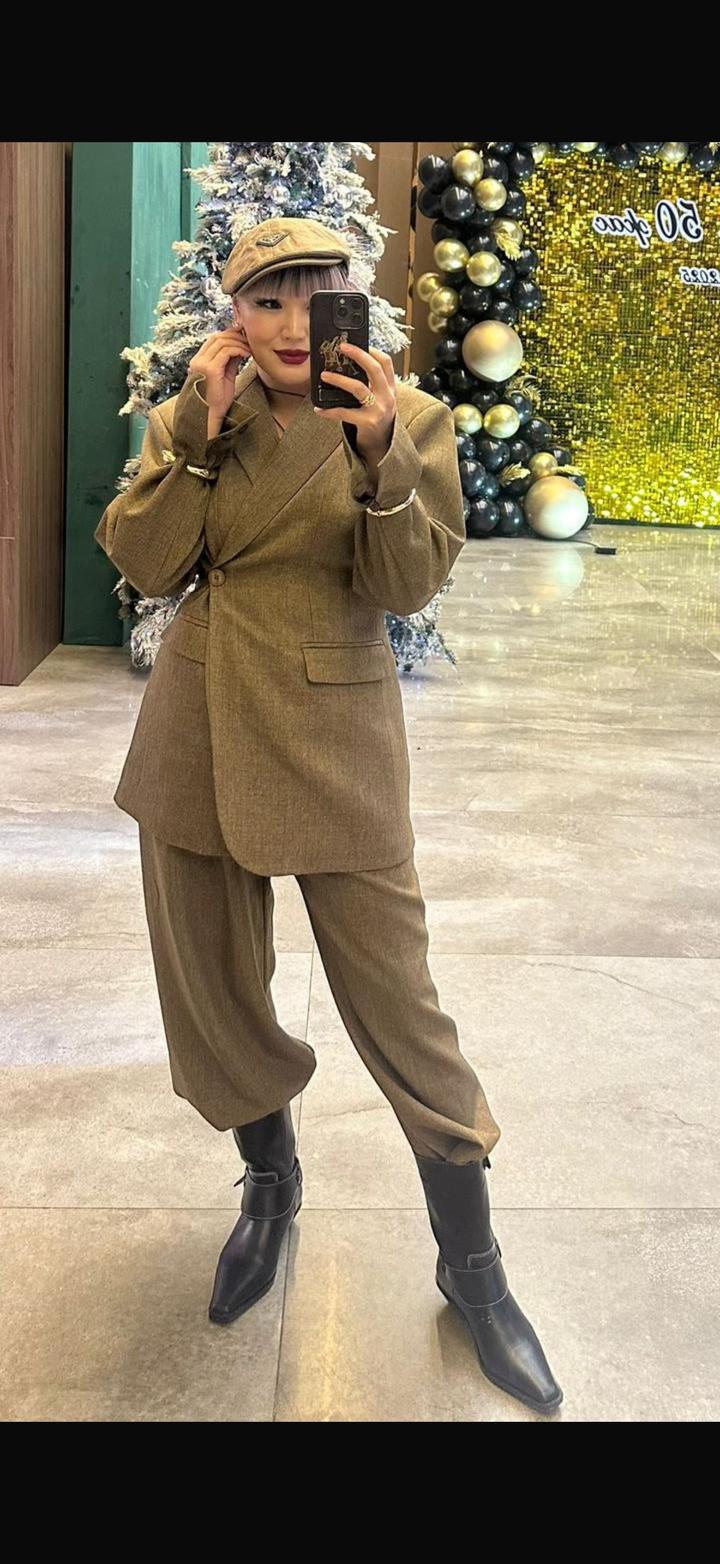 Женский брючный костюм