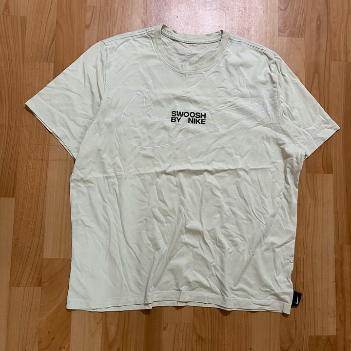футболка Nike Swoosh