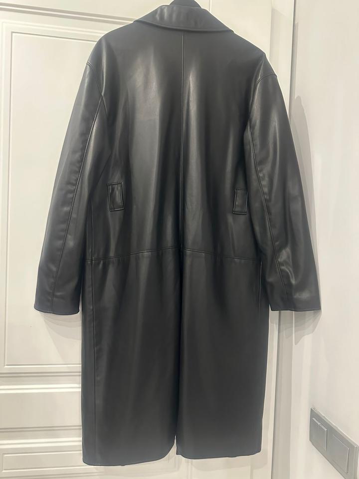 Bershka Плащ из экокожи