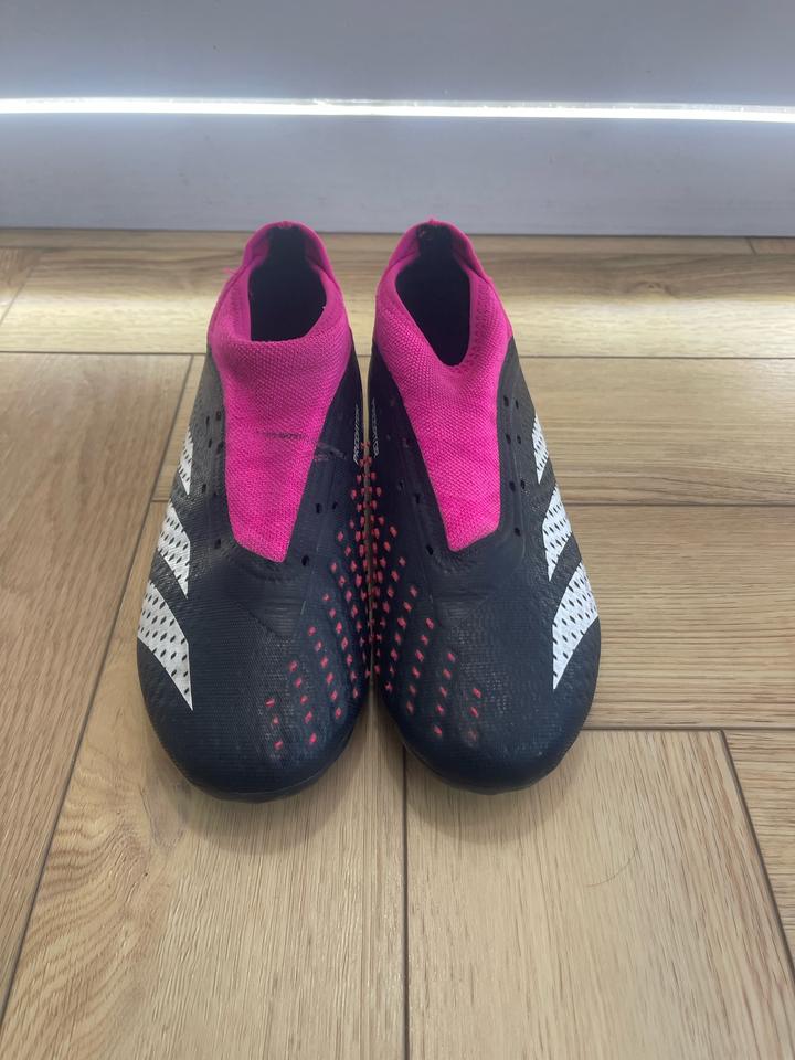 Футбольные бутсы adidas Predator