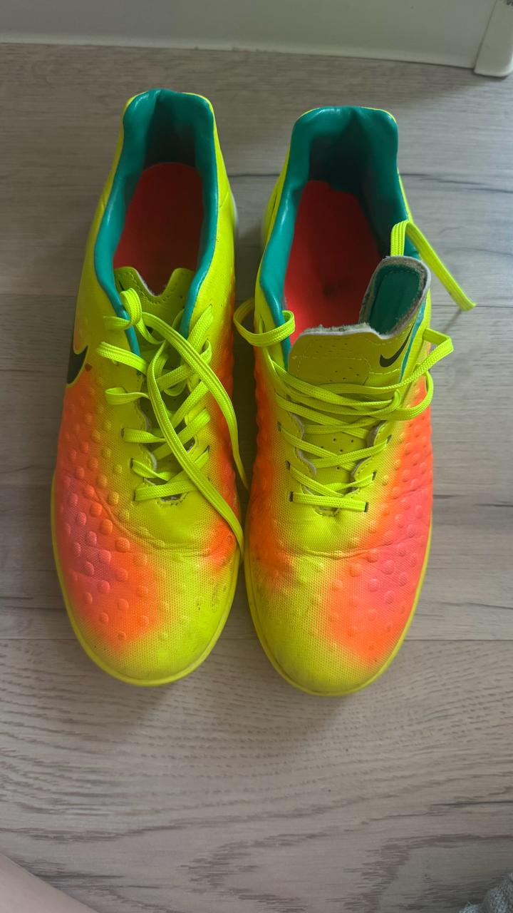 Футзальные кроссовки Nike