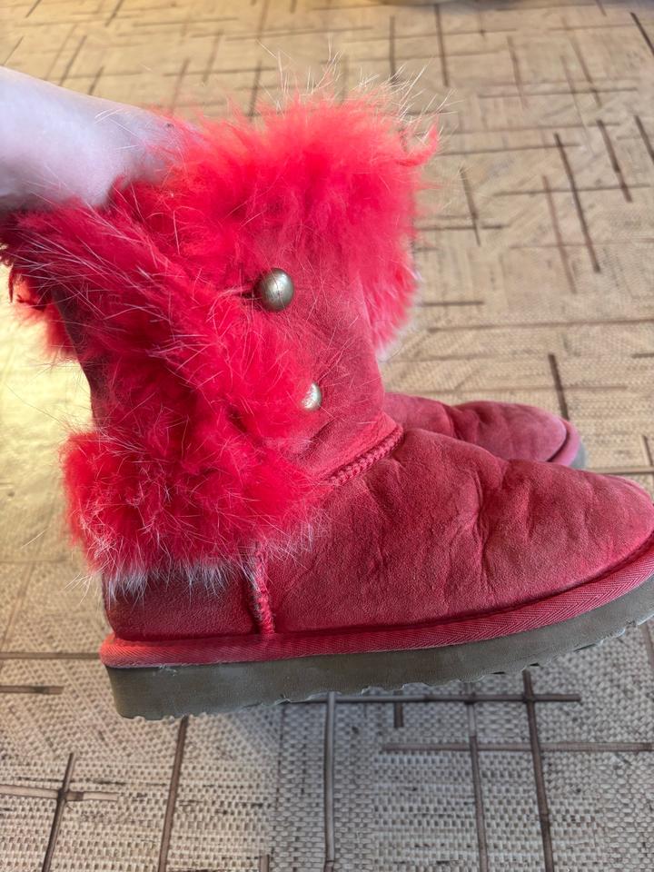 UGG