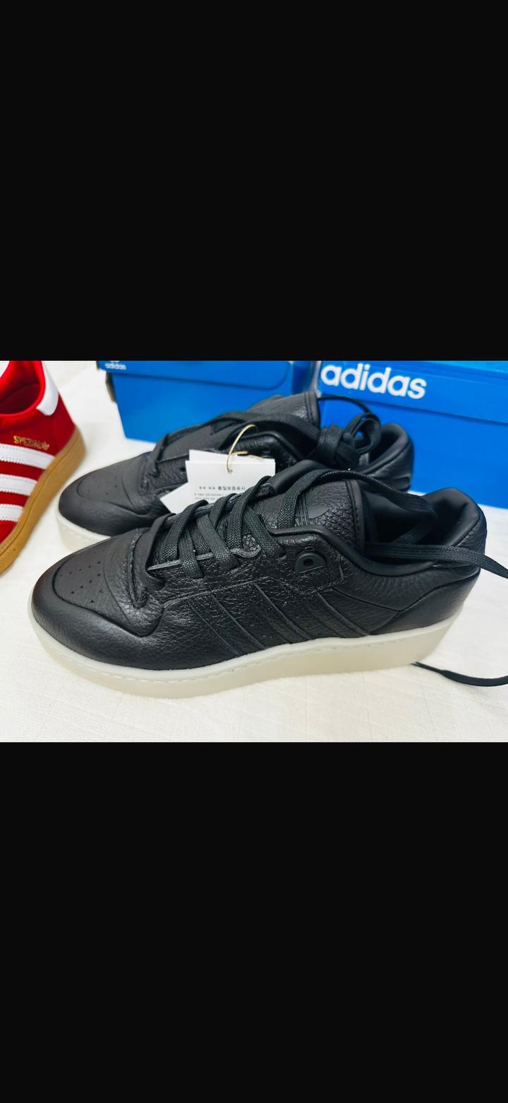 Кроссовки adidas