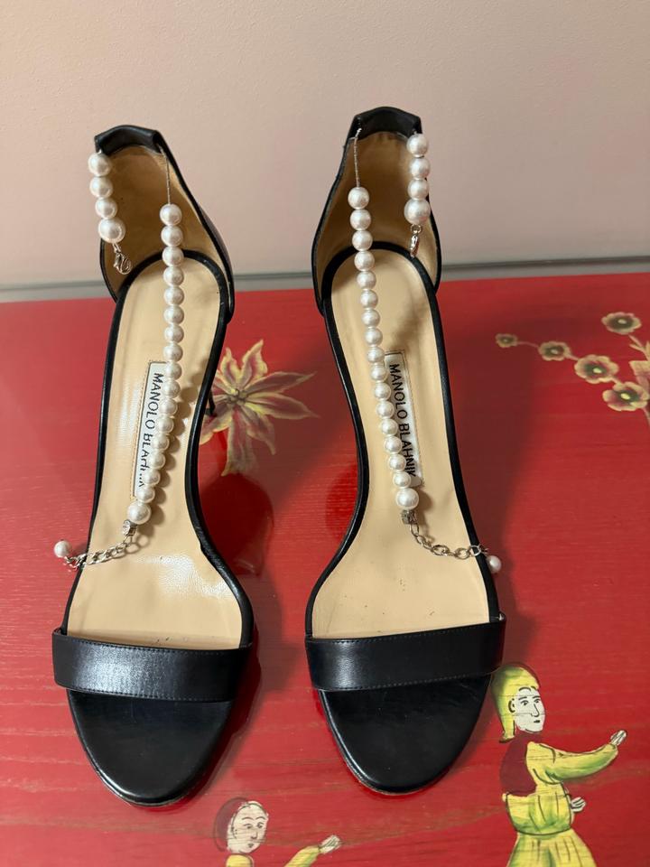 Босоножки Manolo Blahnik с жемчугом