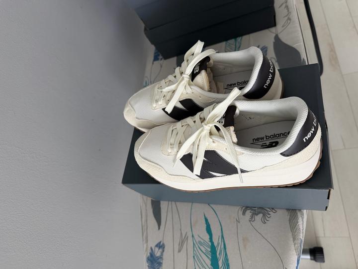 Оригиналные кроссовки New Balance 327 8,5 USD , 42 размер