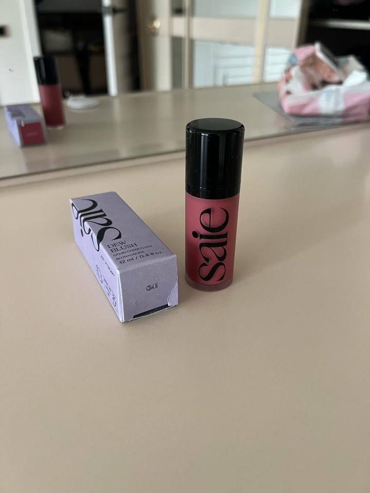 Жидкие румяна Saie Dew Blush в оттенке Chilly