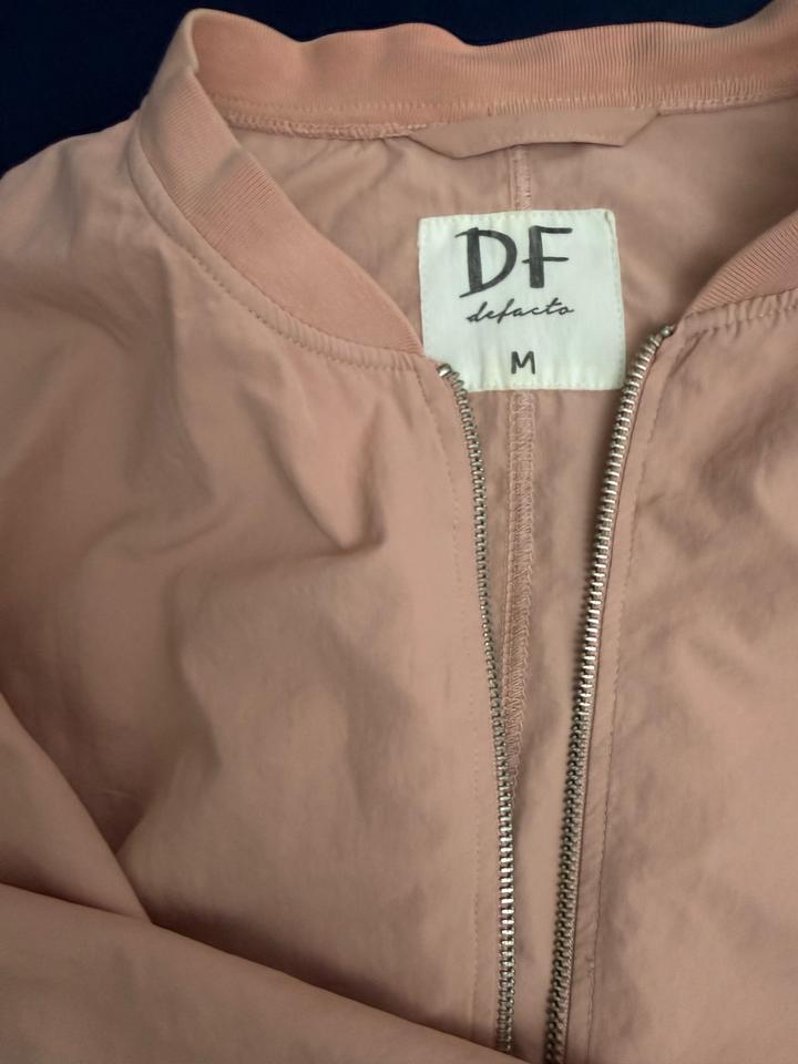 Бомбер DeFacto