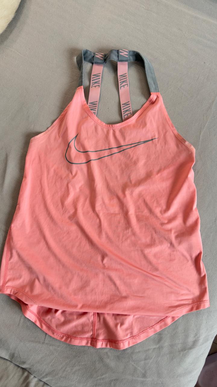 Спортивная майка Nike